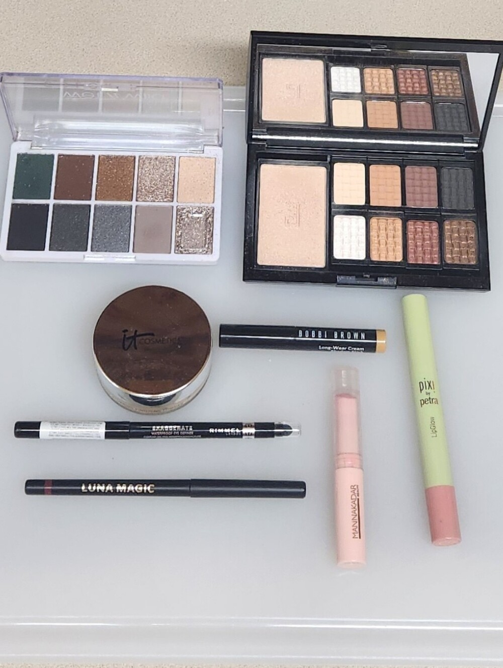 8- Makeup Lot Bundle  Eyeshadows , Powder , Concealer , EyeLiner , Lip Products